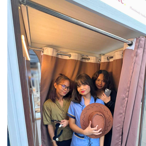 Barkada in booth